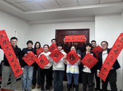 翰墨揮毫迎新春 春聯(lián)傳情送祝福